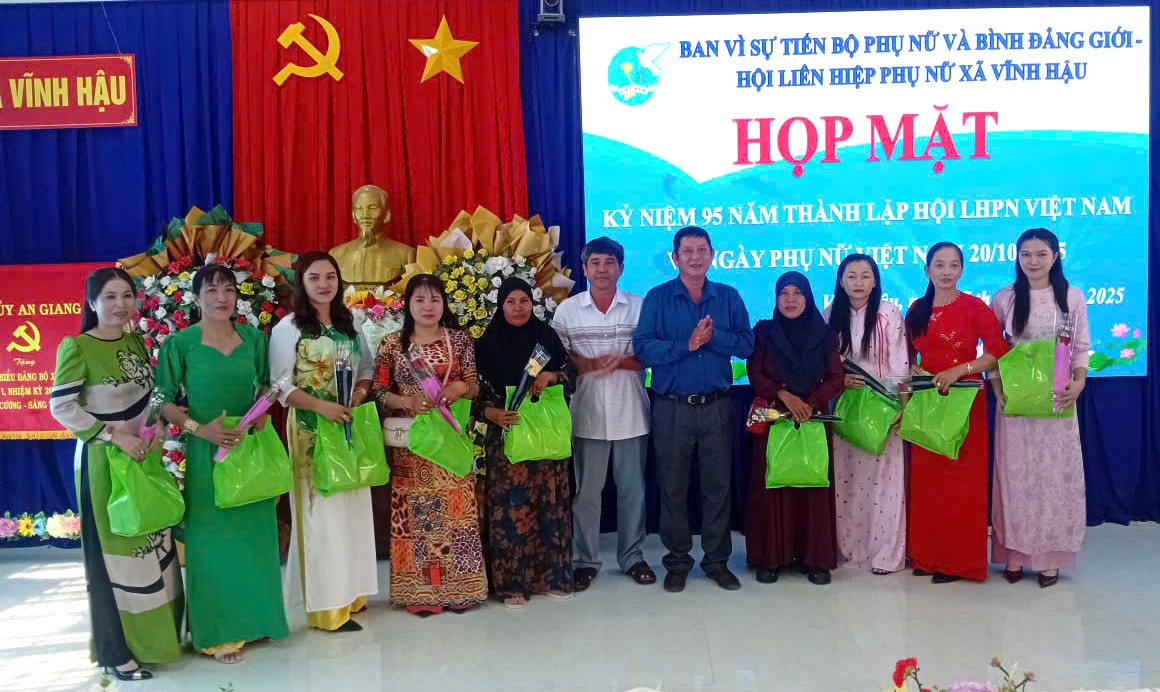 Description: A group of people standing in front of a banner
AI-generated content may be incorrect.